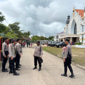 Polres Maybrat Laksanakan Pengamanan Ibadah Misa Syukur Uskup Keuskupan Timika di Paroki Santo Yosep Ayawasi Polres Maybrat Laksanakan Pengamanan Ibadah Misa Syukur Uskup Keuskupan Timika di Paroki Santo Yosep Ayawasi