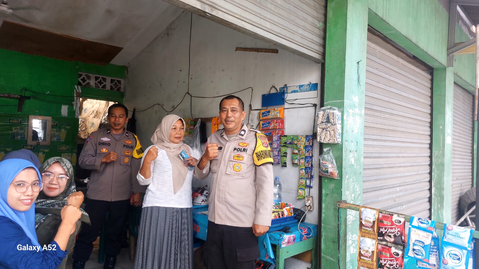 Bhabinkamtibmas Polsek Cikupa Sambangi Warung Warga di Sukadamai, Serap Aspirasi Masyarakat