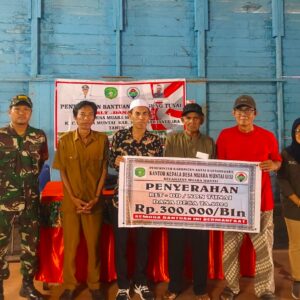 Pastikan Tepat Sasaran, Babinsa Lakukan Pendampingan dalam Penyaluran BLT Pastikan Tepat Sasaran, Babinsa Lakukan Pendampingan dalam Penyaluran BLT