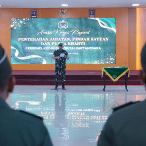 Dandim 0906/Kkr Pimpin Korp Raport Pindah Satuan Dan Purna Bhakti Personil Kodim Dandim 0906/Kkr Pimpin Korp Raport Pindah Satuan Dan Purna Bhakti Personil Kodim