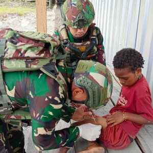 Bentuk Nyata Kepedulian, Satgas Yonif 715/Mtl Berikan Pelayanan Kesehatan Dengan Cinta Bentuk Nyata Kepedulian, Satgas Yonif 715/Mtl Berikan Pelayanan Kesehatan Dengan Cinta
