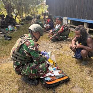 Rajut Kasih Melalui Pelayanan Kesehatan, Satgas Yonif 715/Mtl Terus Menebar Cinta Kepada Masyarakat Puncak Jaya Rajut Kasih Melalui Pelayanan Kesehatan, Satgas Yonif 715/Mtl Terus Menebar Cinta Kepada Masyarakat Puncak Jaya