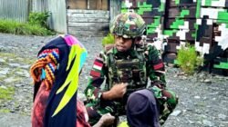Satgas Yonif 715/Mtl Maksimalkan Layanan Kesehatan Kepada Masyarakat Puncak Jaya