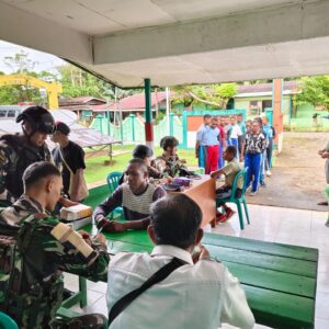 Tingkatkan Kesejahteraan Warga, Satgas Yonif 126/KC Adakan Bakti Kesehatan di Mindiptana