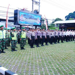 Sinergi TNI-POLRI Dalam Apel Gelar Pasukan Operasi Patuh Semeru 2025 Polres Blitar Kota Sinergi TNI-POLRI Dalam Apel Gelar Pasukan Operasi Patuh Semeru 2025 Polres Blitar Kota