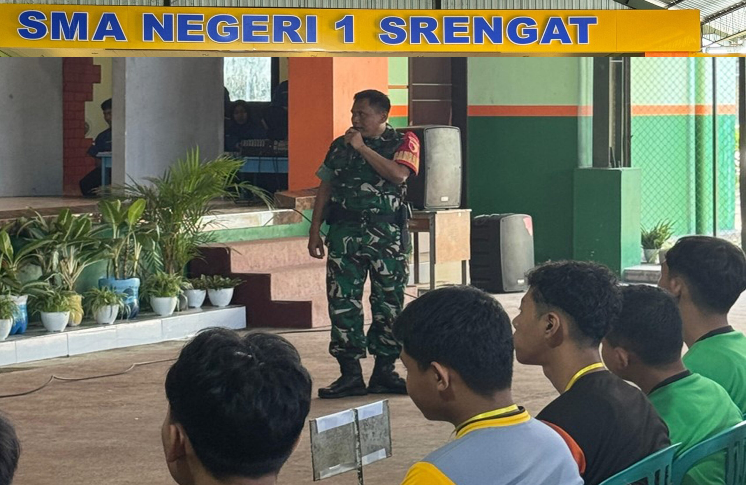 Bangun Karakter Siswa, Danramil 0808/06 Berikan Materi Wasbang Di MPLS SMAN 1 Srengat