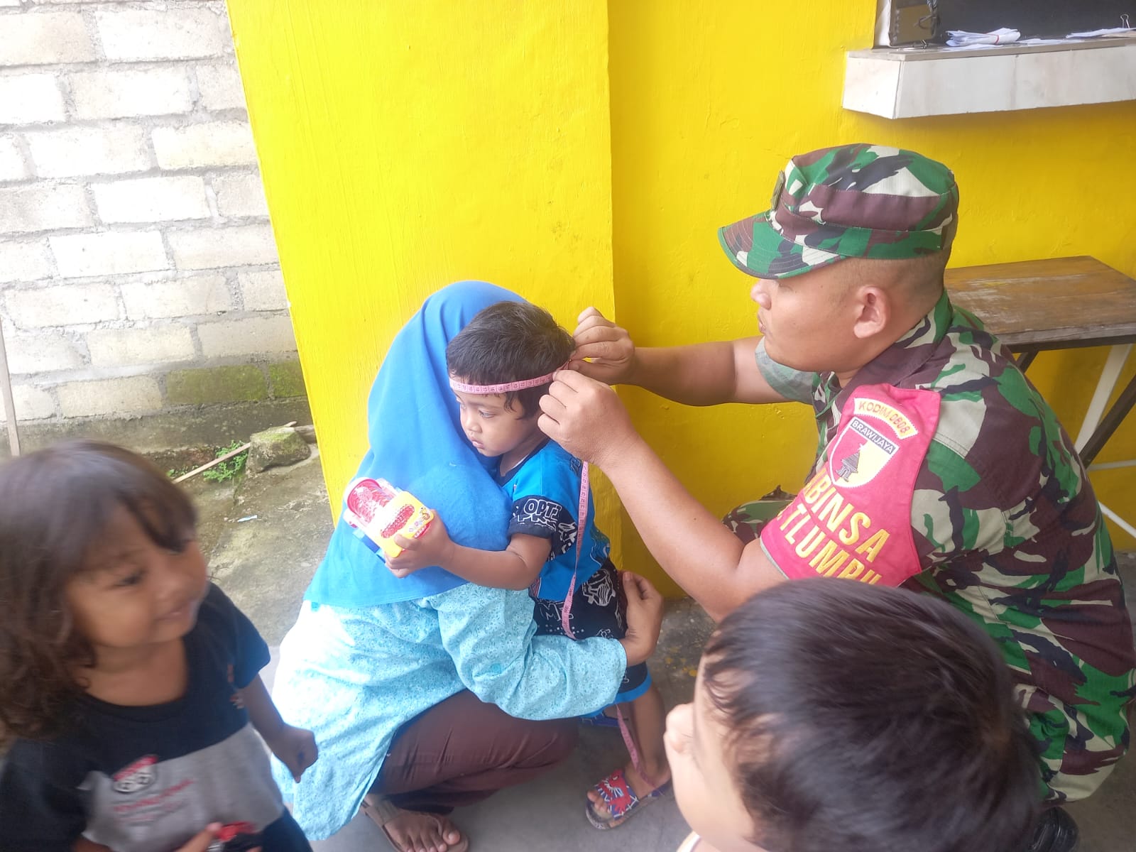 Babinsa Tlumpu Dampingi Posyandu Srikandi, Wujudkan Generasi Sehat, Bebas Stunting
