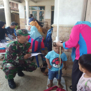 Babinsa Panggungasri Bersama Kader dan Bidan Desa Aktif Cegah Stunting Lewat Posyandu Balita Babinsa Panggungasri Bersama Kader dan Bidan Desa Aktif Cegah Stunting Lewat Posyandu Balita