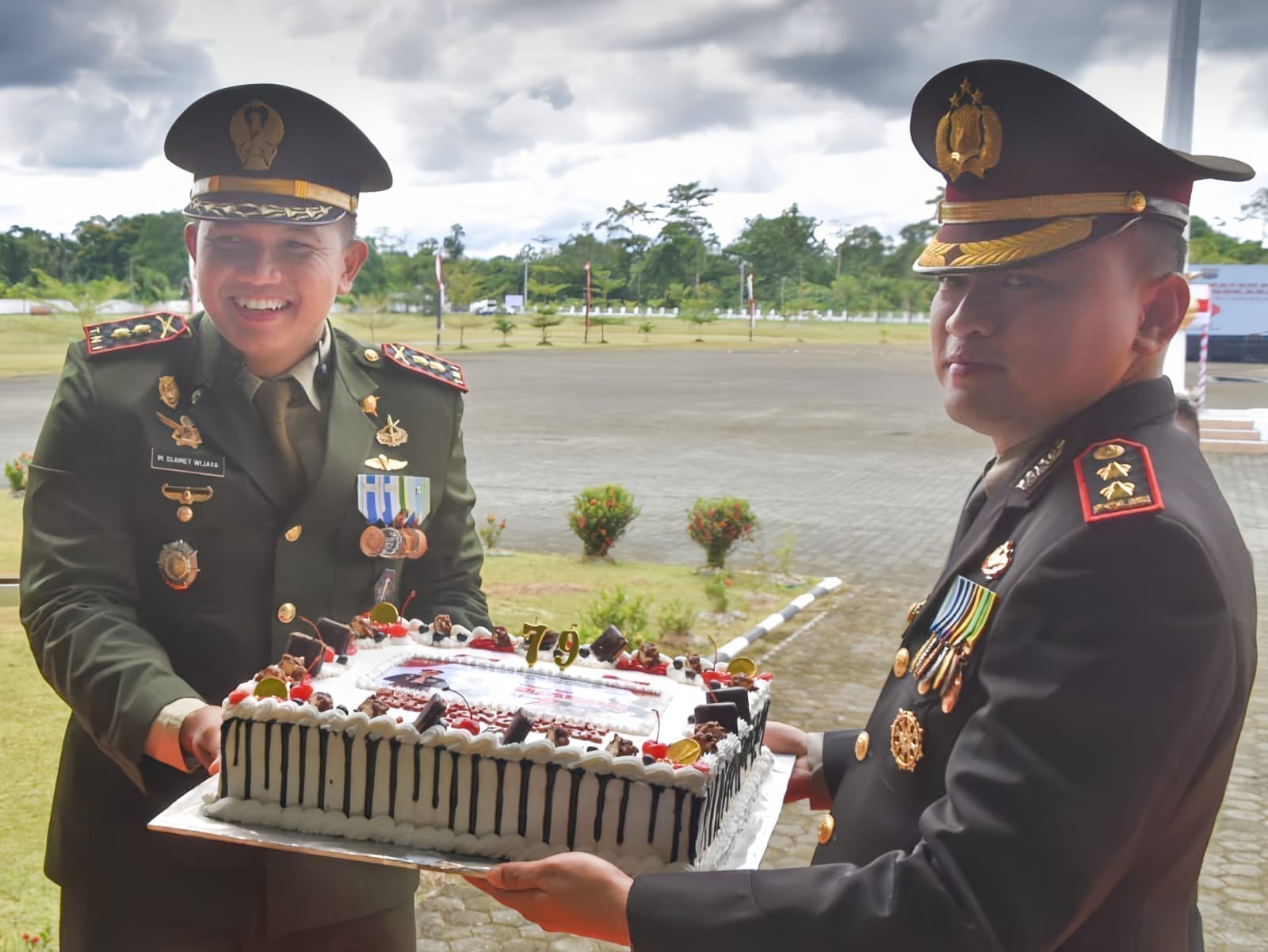 Dandim 1710/Mimika Hadiri Upacara HUT Bhayangkara Ke-79 Tahun 2025 Dandim 1710/Mimika Hadiri Upacara HUT Bhayangkara Ke-79 Tahun 2025