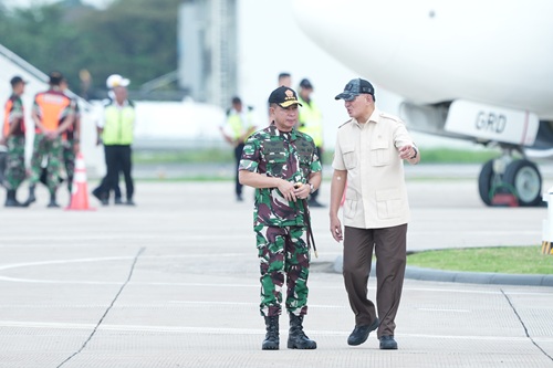 Panglima TNI Dampingi Presiden RI Tinjau Kesiapan Kontingen Parade Dan Defile Untuk Prancis