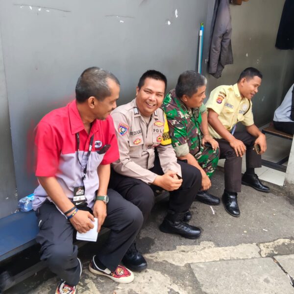 Polsek Cikupa Lakukan Sambang dan Sosialisasi Layanan Kepolisian 110 kepada Warga Desa Bojong