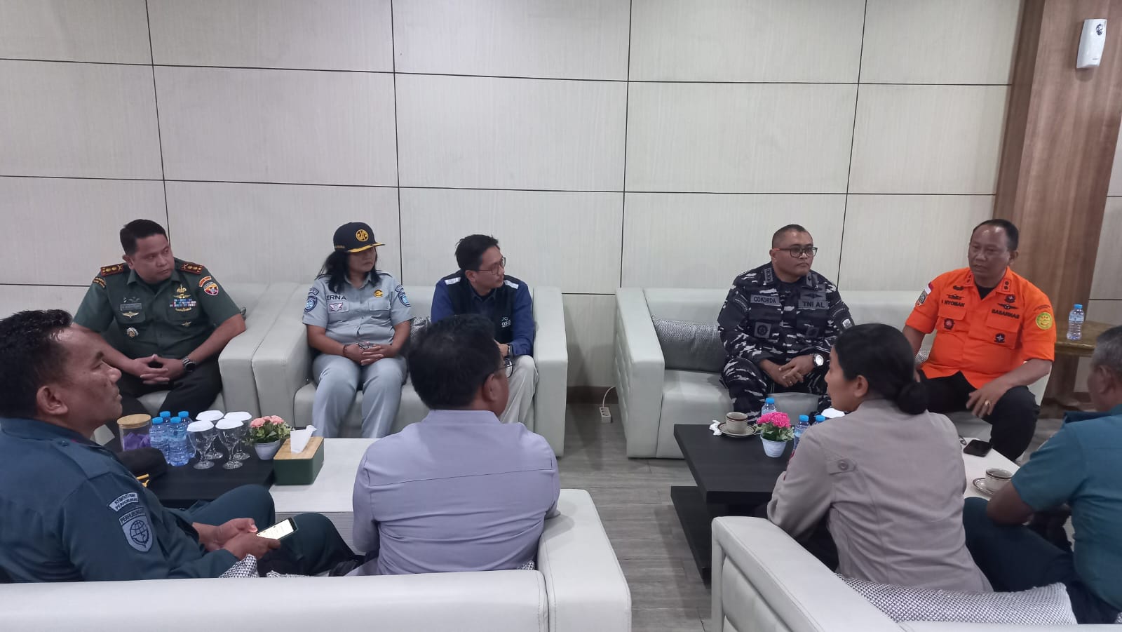 TNI Kerahkan Kekuatan Laut dan Udara Respon Cepat Tenggelamnya KMP Tunu Pratama Jaya