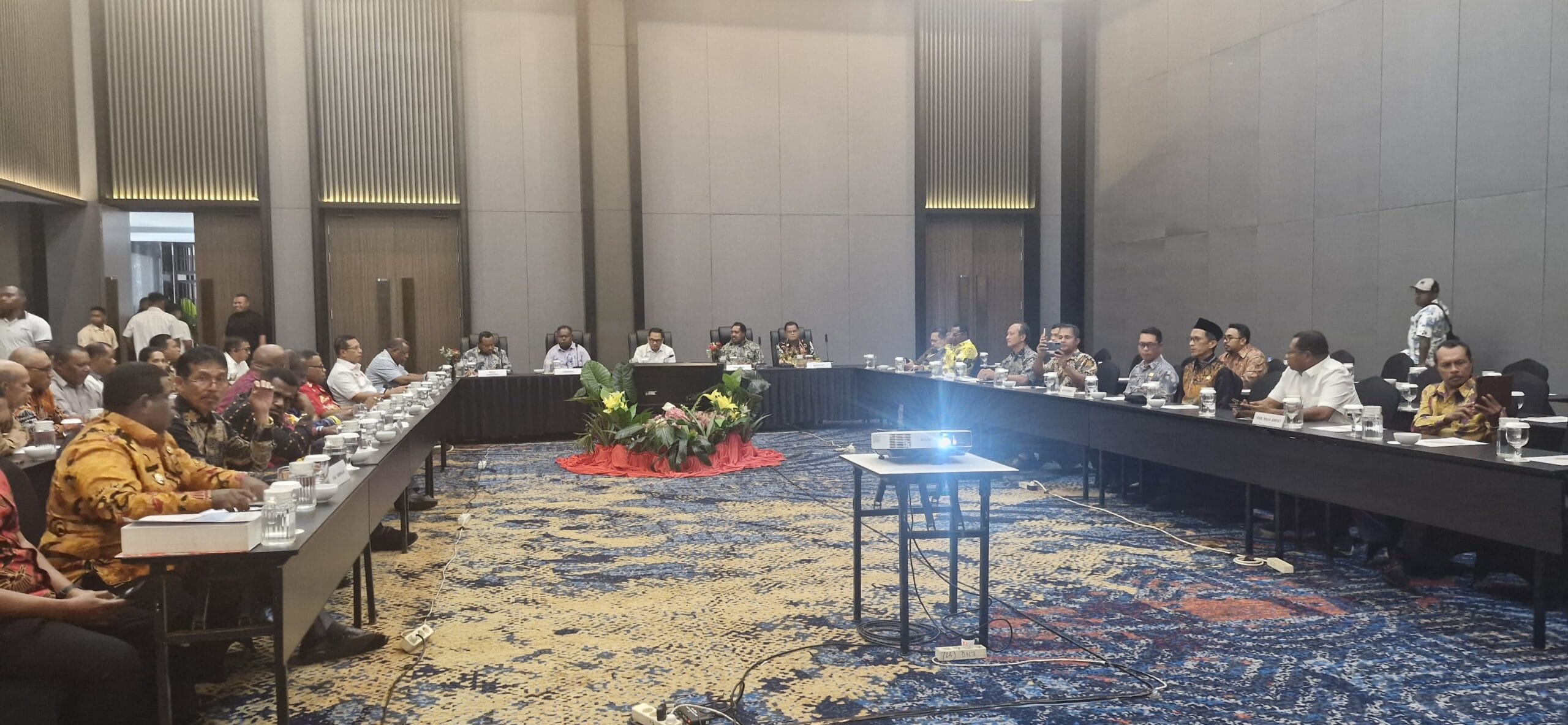 Ketua Komisi II DPR RI Tegaskan Komitmen Perjuangkan Aspirasi Papua Barat Daya di Sorong