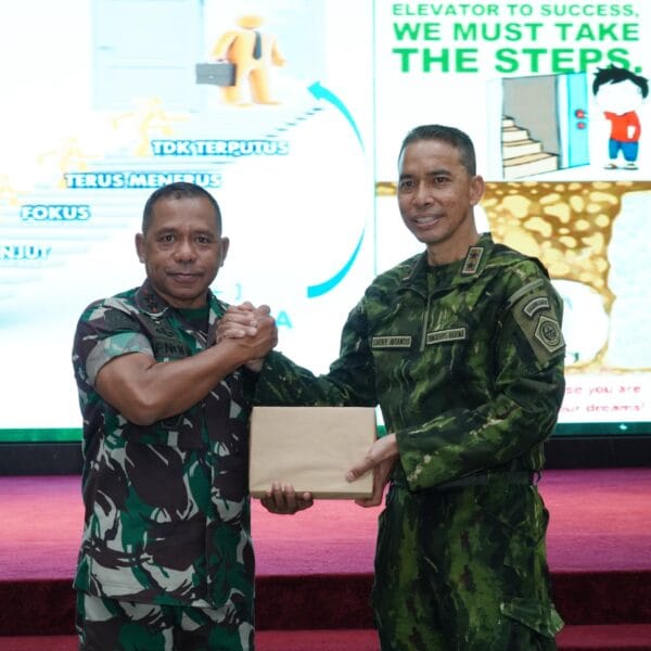 Danton Kostrad Berbagi Pengalaman Kepemimpinan di Papua kepada Taruna Akmil