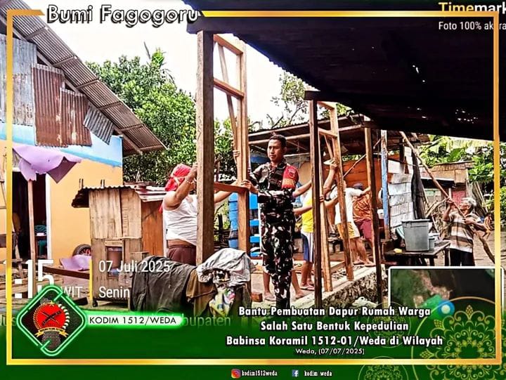 Babinsa Koramil 1512-01/Weda Bantu Wujudkan Impian Warga Memiliki Dapur Lebih Layak