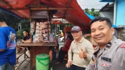 Bhabinkamtibmas Desa Bitung Jaya Sambangi Warung Binaan, Perkuat Silaturahmi dan Edukasi Kamtibmas