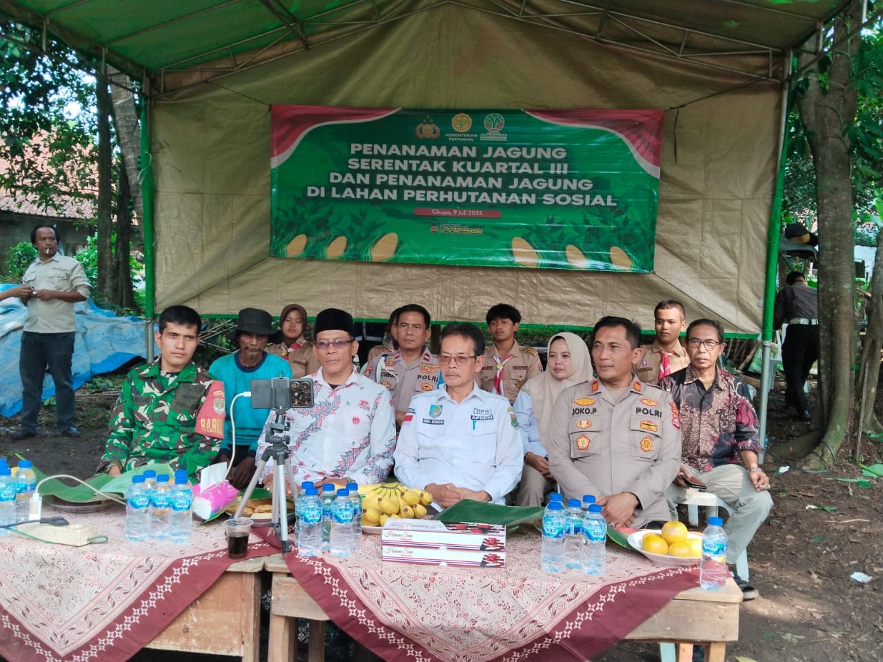 Dukung Swasembada Pangan 2025, Polsek Cikupa Gelar Penanaman Jagung Serentak Kuartal III di Lahan Perhutani Sosial