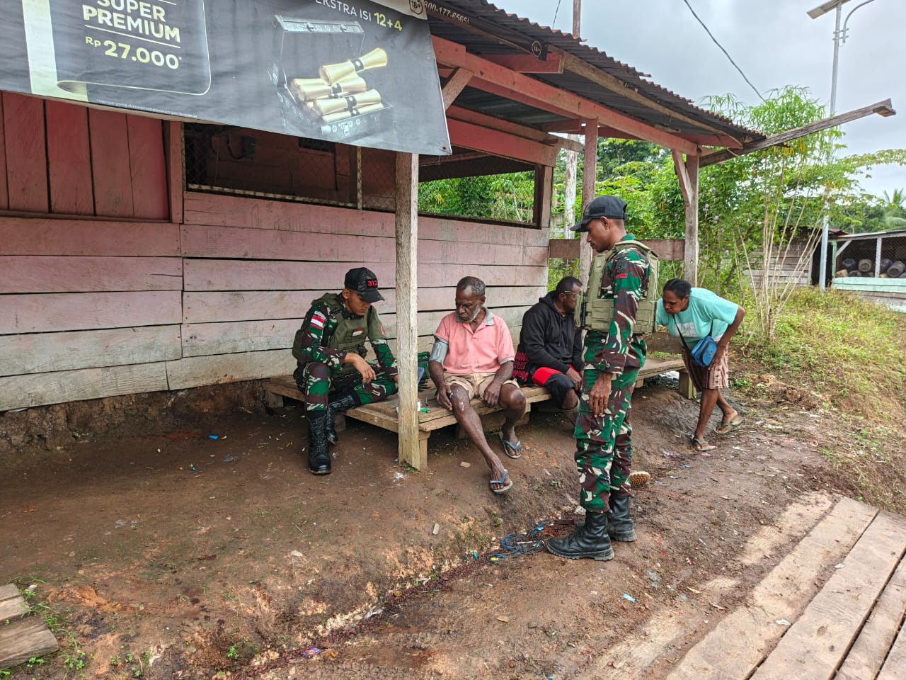 Melayani dengan Hati: TNI Peduli Kesehatan Warga Kampung Kweel