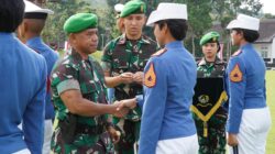 Gubernur Akmil Serahkan Penghargaan Taruna Terbaik Tingkat III dan IV Kecabangan TP 2024/2025