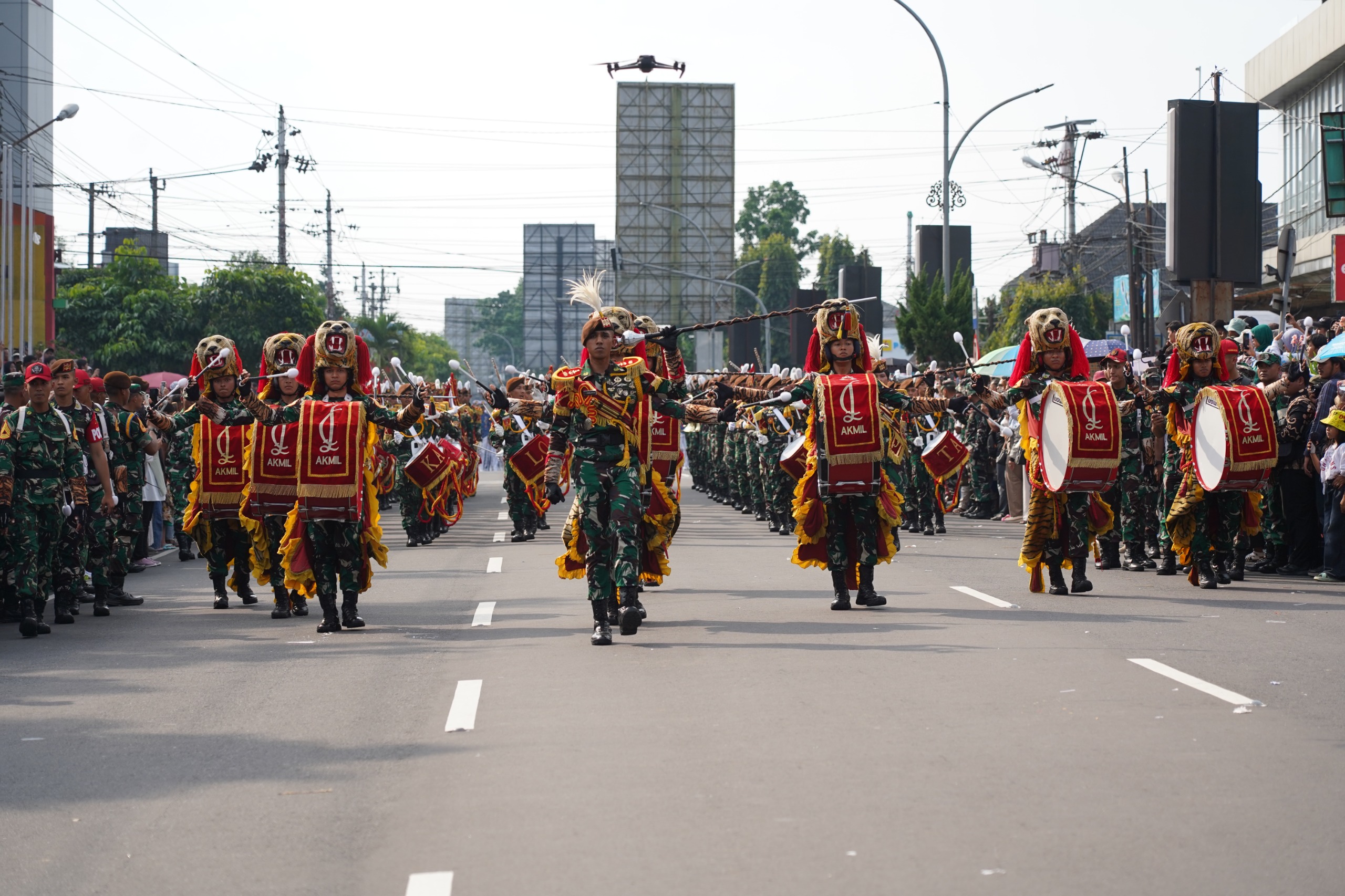 Taruna Akmil Tingkat III dan IV TP 2024/2025 Laksanakan Kirab Pamitan di Kota Magelang
