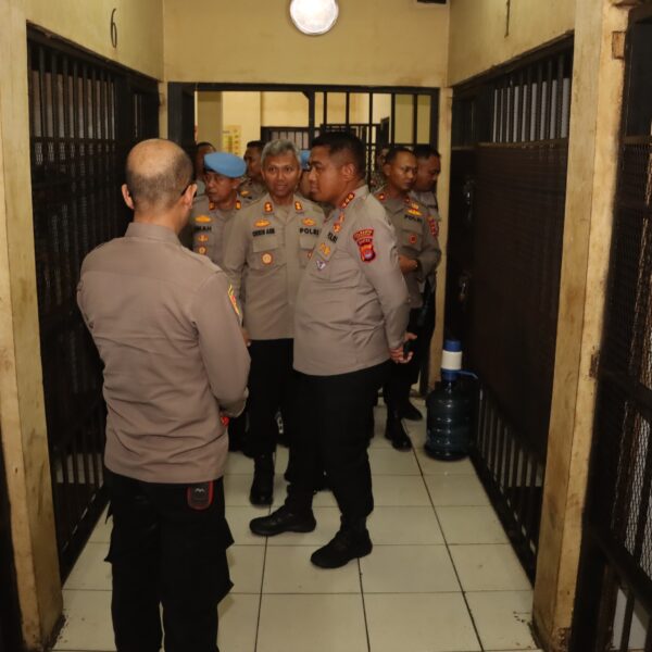 Kapolresta Tangerang Sidak Rutan, Pastikan Tahanan Bisa Laksanakan Shalat 5 Waktu