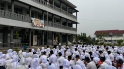 Bhabinkamtibmas Polsek Cikupa Sosialisasikan Bahaya Narkoba dan Tawuran Saat MPLS di SMAN 31 Kabupaten Tangerang