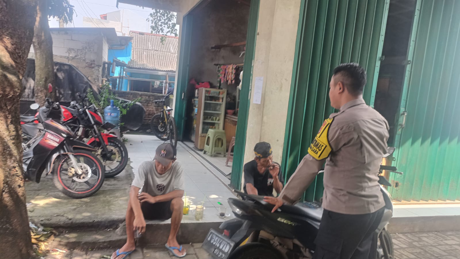 Polisi Peduli Pengangguran, Bhabinkamtibmas Desa Sukanagara Dorong Warga untuk Lebih Produktif