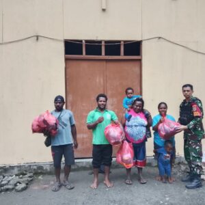 Perkokoh Kemanunggalan, Babinsa Koramil 1710-04/Tembagapura Gelar Komsos Bersama Warga Binaan Perkokoh Kemanunggalan, Babinsa Koramil 1710-04/Tembagapura Gelar Komsos Bersama Warga Binaan