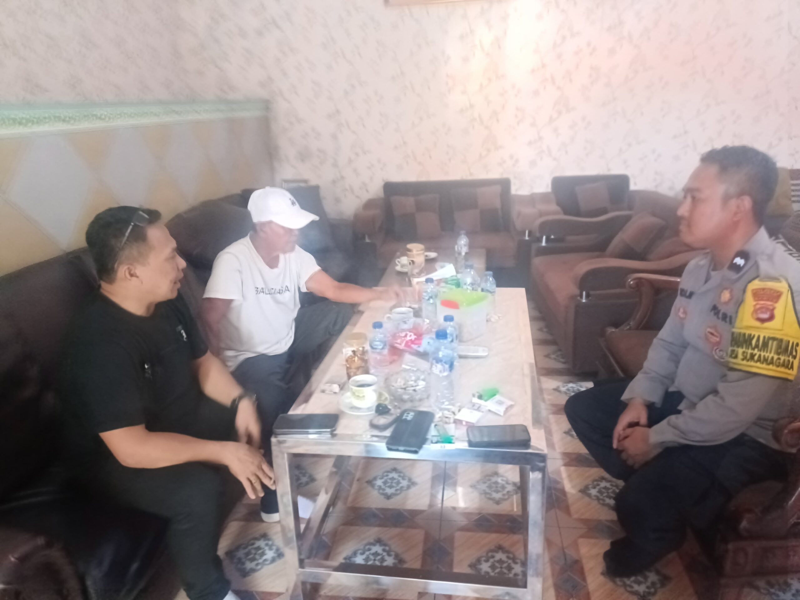 Bhabinkamtibmas Polsek Cikupa Sambangi Kades Sukanagara, Perkuat Silaturahmi dan Harkamtibmas