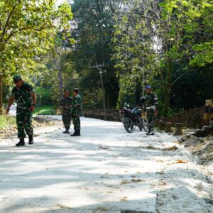 Kasdim Bojonegoro Tinjau Pembangunan Fisik Sasaran TMMD ke- 125 di Soko Temayang Kasdim Bojonegoro Tinjau Pembangunan Fisik Sasaran TMMD ke- 125 di Soko Temayang