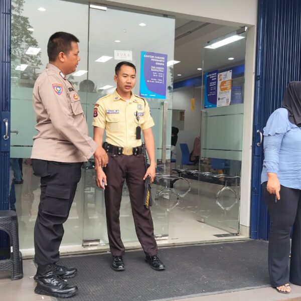 Bhabinkamtibmas Polsek Cikupa Sosialisasikan Layanan 110 di Desa Bojong