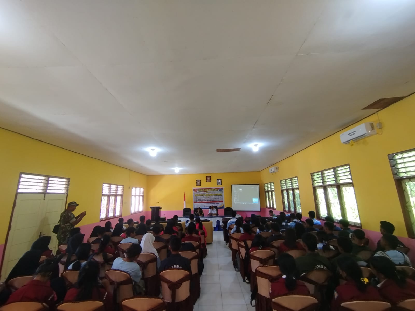 Cegah Tangkal Radikalisme, Satgas TMMD Kodim 1506/Namlea Sosialisasi di SMK N 3 Buru Selatan