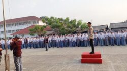 Bhabinkamtibmas Polsek Cikupa Jadi Pembina Upacara di SMA Negeri 31 Kabupaten Tangerang