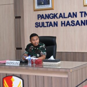 Kadislog Lanud Sultan Hasanuddin Menyaksikan Penandatanganan Pelepasan Hak Tanah Pengganti Aset TNI AU Becakayu