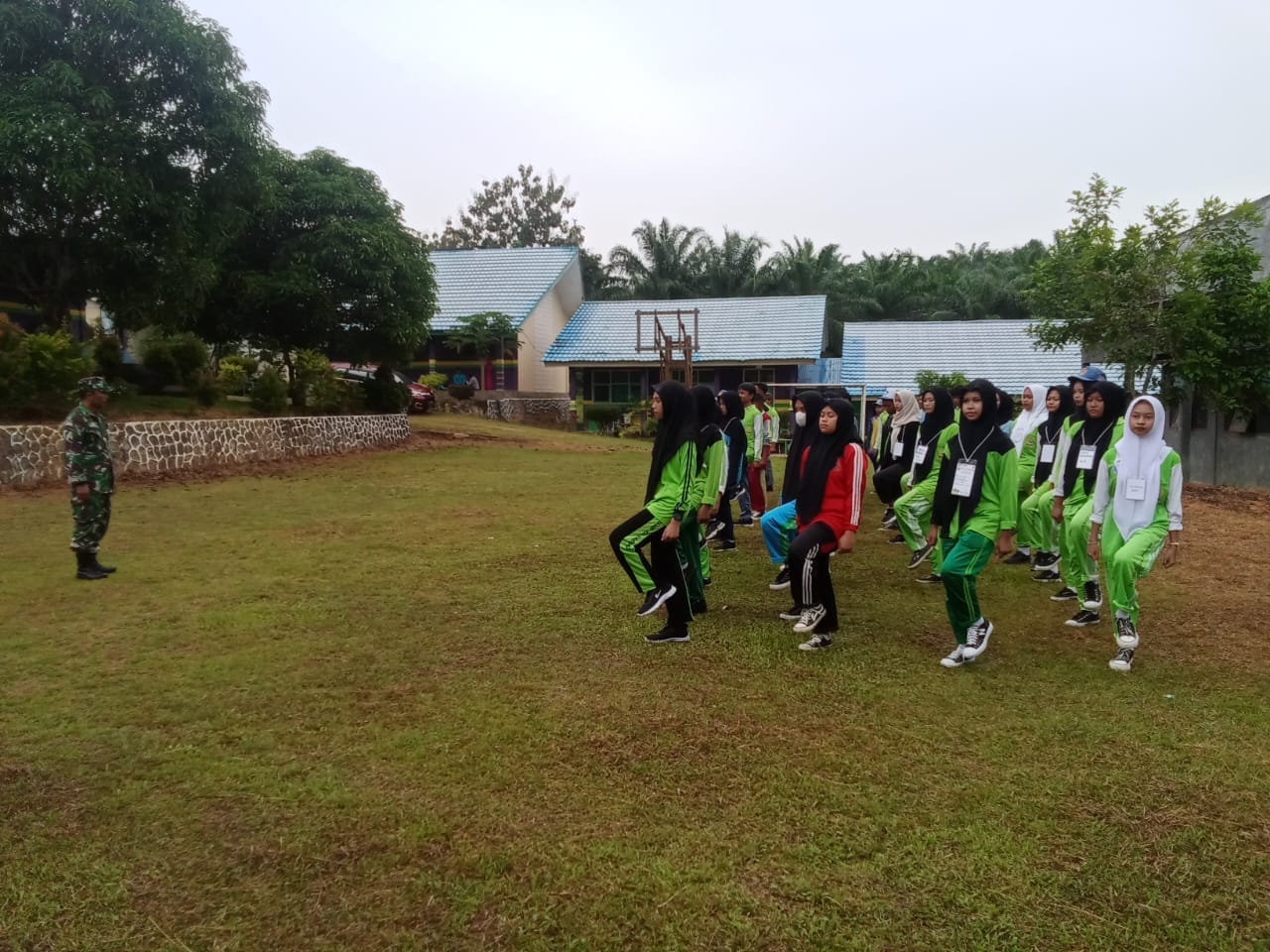 Tingkatkan Kedisiplinan, Babinsa Berikan Materi PBB Dalam Kegiatan MPLS