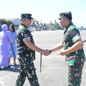 Danlanud Sultan Hasanuddin Mengantar Keberangkatan Pangkogabwilhan II Usai Kunker di Makassar Danlanud Sultan Hasanuddin Mengantar Keberangkatan Pangkogabwilhan II Usai Kunker di Makassar