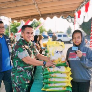 Sinergi Kodim 0808/Blitar Dan Bulog Salurkan Beras SPHP Untuk Warga Lewat Gerakan Pangan Murah Sinergi Kodim 0808/Blitar Dan Bulog Salurkan Beras SPHP Untuk Warga Lewat Gerakan Pangan Murah
