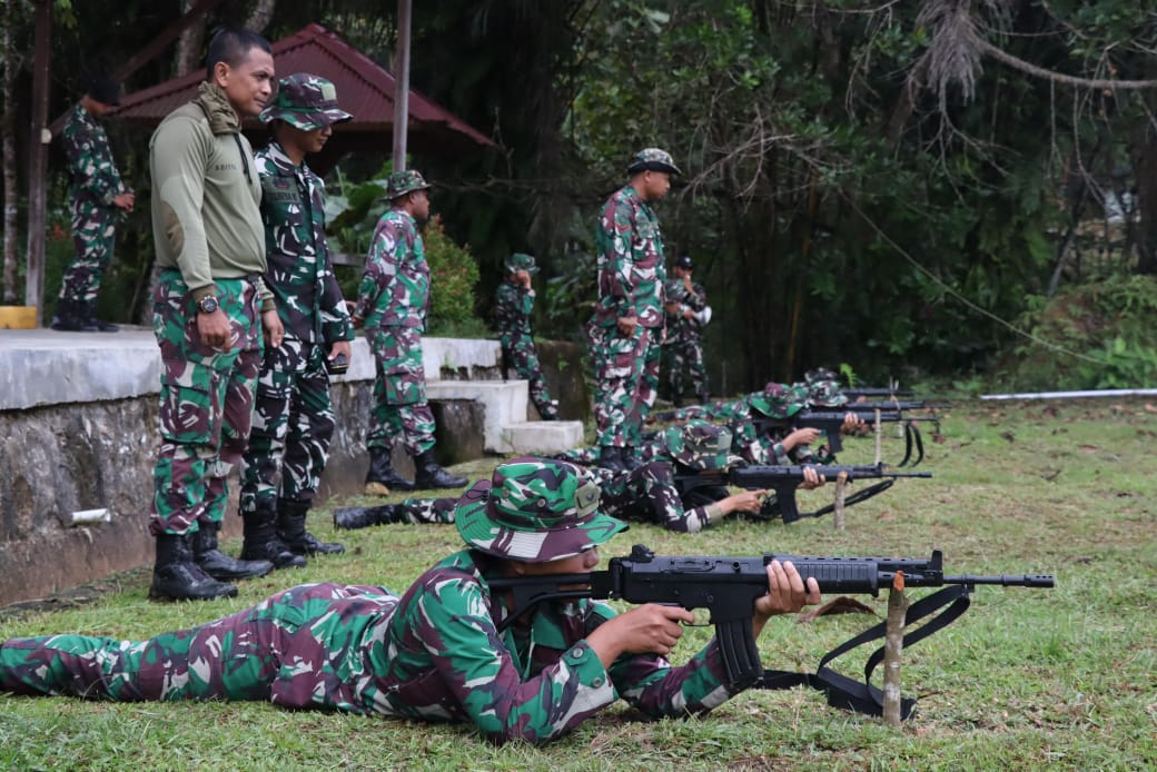 Tingkatkan Kemampuan Individu, Lantamal XIV Bekali Prajurit Dengan Latihan Menembak Laras Panjang