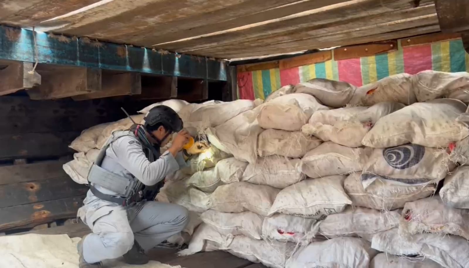 Bakamla RI Amankan Kapal Selundupkan Bawang Merah