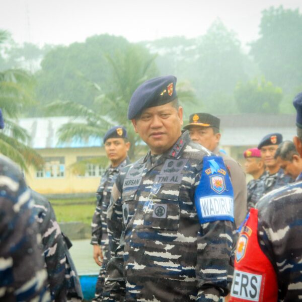 Di Tengah Guyuran Hujan, Pangkoarmada III Pimpin Apel Gelar Latihan SAR Laut TA 2025 di Ambon