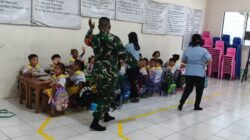 Babinsa Koramil 1710-02/Timika Dampingi Pelaksanaan Makan Bergizi Gratis (MBG) Di Wilayah Binaannya