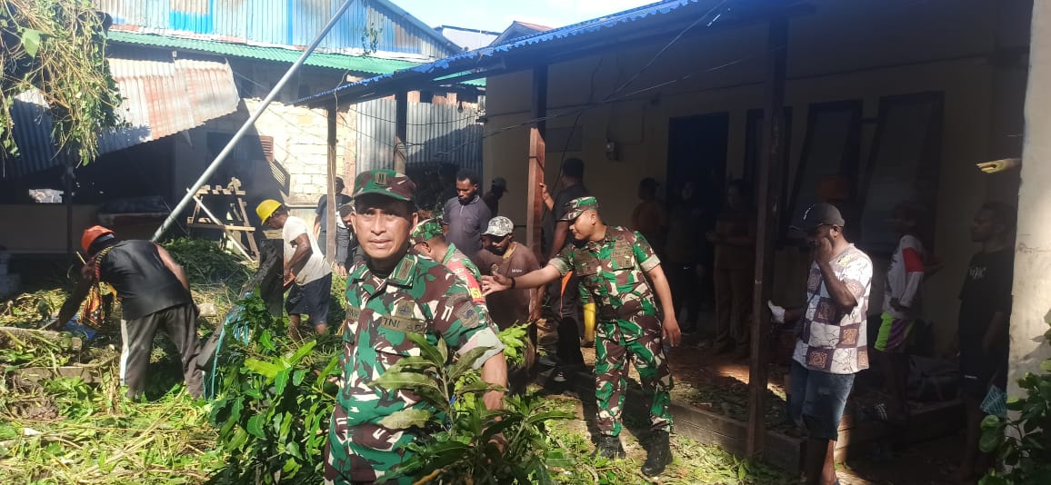 Luar Biasa!! Baru Sehari jabat, Dandim 1802 Sorong Langsung Turun Bantu Korban Longsor