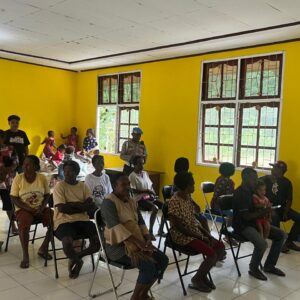 Kunjungan PJU Polda PBD, Salurkan Sembako dan Bendera Merah Putih di Kabupaten Maybrat