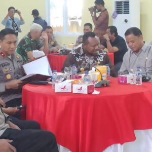 Polda Papua Barat Daya Gandeng Bulog Gelar Gerakan Pangan Murah, 15 Ton Beras Premium Diserbu Warga