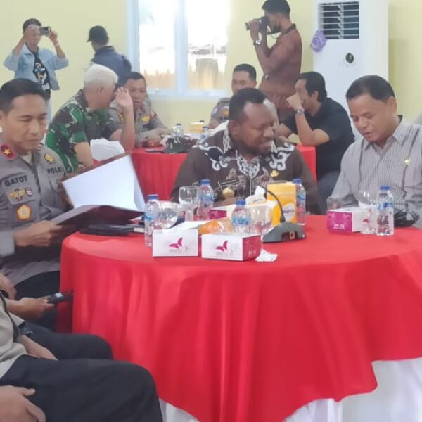 Polda Papua Barat Daya Gandeng Bulog Gelar Gerakan Pangan Murah, 15 Ton Beras Premium Diserbu Warga