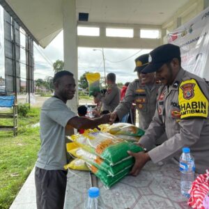 POLRES MAYBRAT MELALUI POLSEK JAJARAN SUKSES GELAR GERAKAN PANGAN MURAH, 2 TON BERAS LUDES TERJUAL DALAM SEHARI