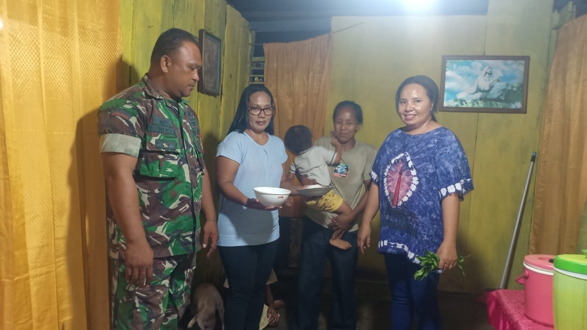 Peduli Gizi Anak, Babinsa Lakukan Pendampingan Kegiatan Pemberian Makanan Sehat