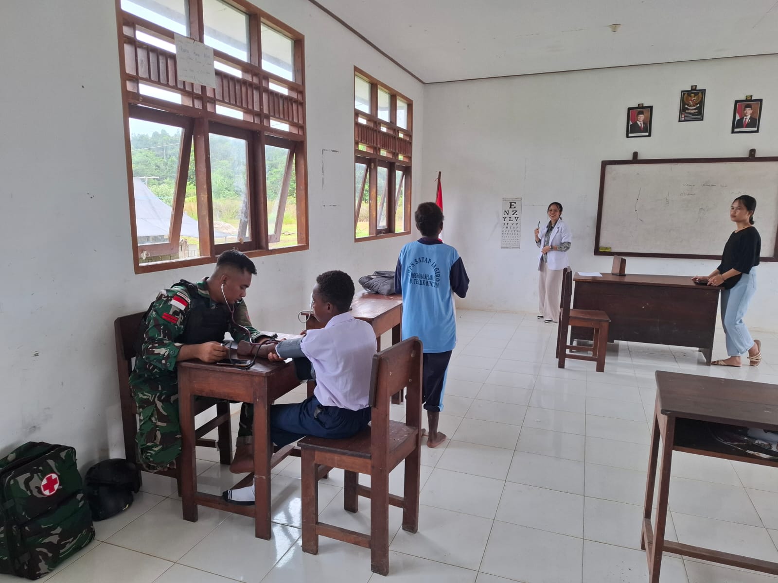 Melalui Program Kampung Sehat Perbatasan, Satgas Pamtas Satgas Yonif 410/ALG Bantu Puskesmas Lancarkan Posyandu Bagi Warga Di Kampung Jagiro Distrik Moskona Selatan Melalui Program Kampung Sehat Perbatasan, Satgas Pamtas Satgas Yonif 410/ALG Bantu Puskesmas Lancarkan Posyandu Bagi Warga Di Kampung Jagiro Distrik Moskona Selatan