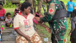 Membangun Kesehatan Masyarakat Yang Tangguh, Prajurit Yonif 410/ALG Datangi Masyarakat Perbatasan Papua Barat