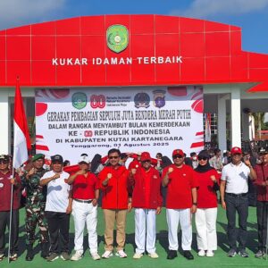 Kibarkan Semangat Kemerdekaan Perwira Seksi Teritorial Kodim 0906/Kkr Hadir Di Aksi Pembagian 10 Juta Bendera Merah Putih Kibarkan Semangat Kemerdekaan Perwira Seksi Teritorial Kodim 0906/Kkr Hadir Di Aksi Pembagian 10 Juta Bendera Merah Putih